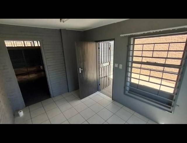 INDUSTRIAL PROPERTY TO RENT IN HALFWAY HOUSE